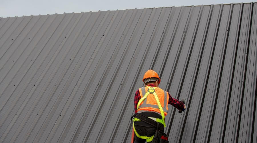 Professional residential roofers in New Town, ND